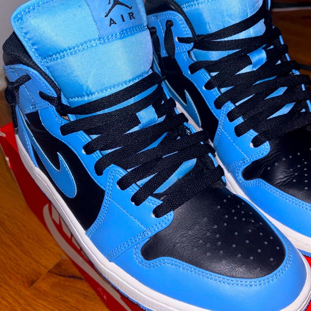 Jordan 1 Mid 'University Blue Black Size 10 Men’s YBO - Picture 5 of 11